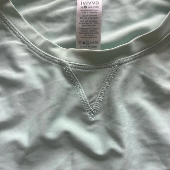 Ivivva size 12 Rash Gaurd - Picture 2 of 4